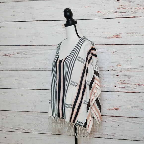 CYNTHIA VINCENT 12th STREET // fringe knit poncho - Picture 3 of 15